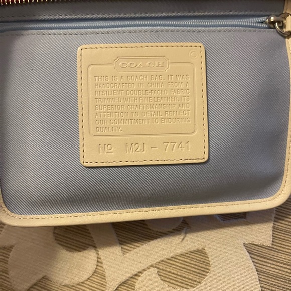 Small red Coach handbag - Picture 6 of 8